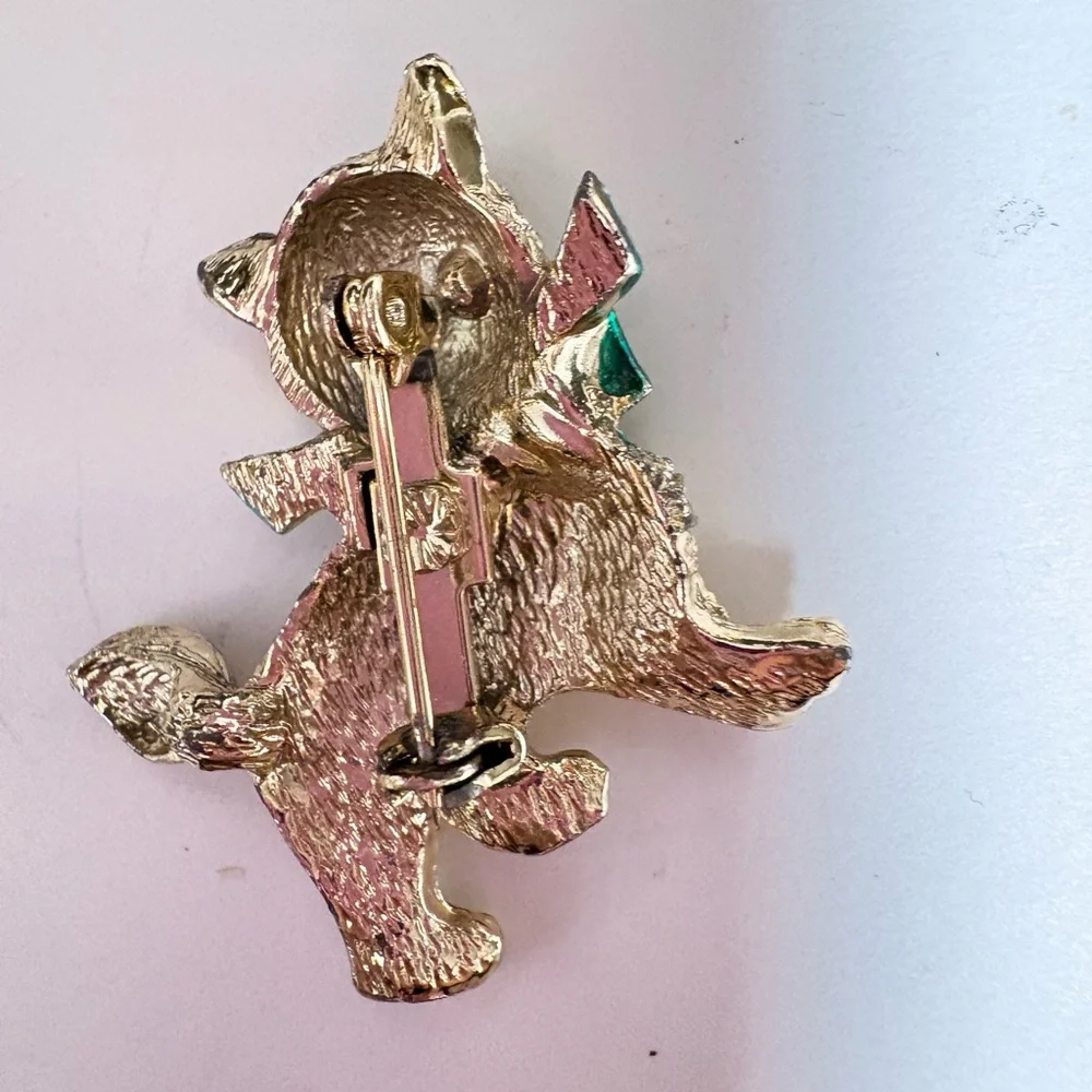 Elegant vintage Gold tone Cat Brooch with Green Bow and red rhinestone eyes